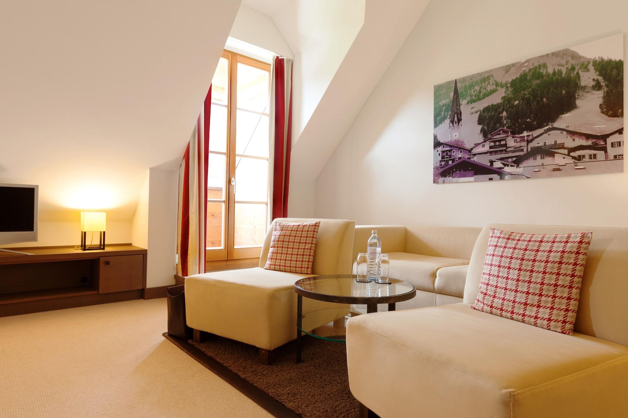 Schlosshotel Kitzbuehel A-Rosa Collection 외부 사진 A suite at the Hotel de la Couronne