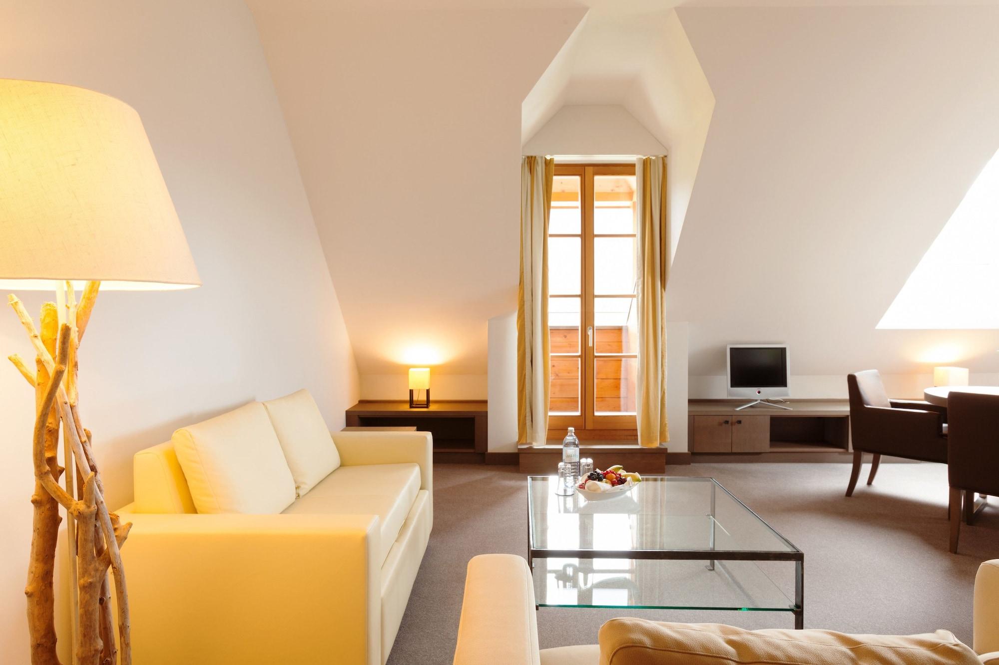 Schlosshotel Kitzbuehel A-Rosa Collection 외부 사진 A suite at the Hotel de la Paix