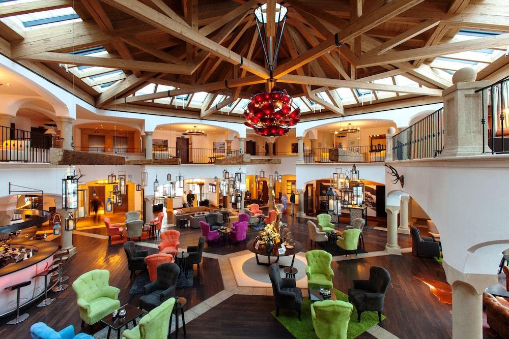 Schlosshotel Kitzbuehel A-Rosa Collection 외부 사진 The lobby of the hotel
