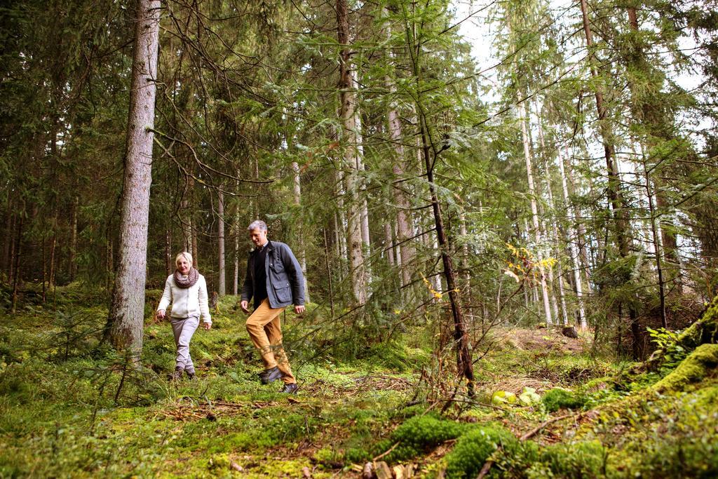 Schlosshotel Kitzbuehel A-Rosa Collection 외부 사진 Hiking in the forest