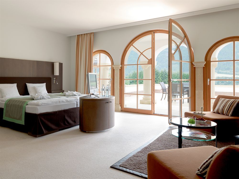 Schlosshotel Kitzbuehel A-Rosa Collection 외부 사진 A room at the Hotel Axelmannstein