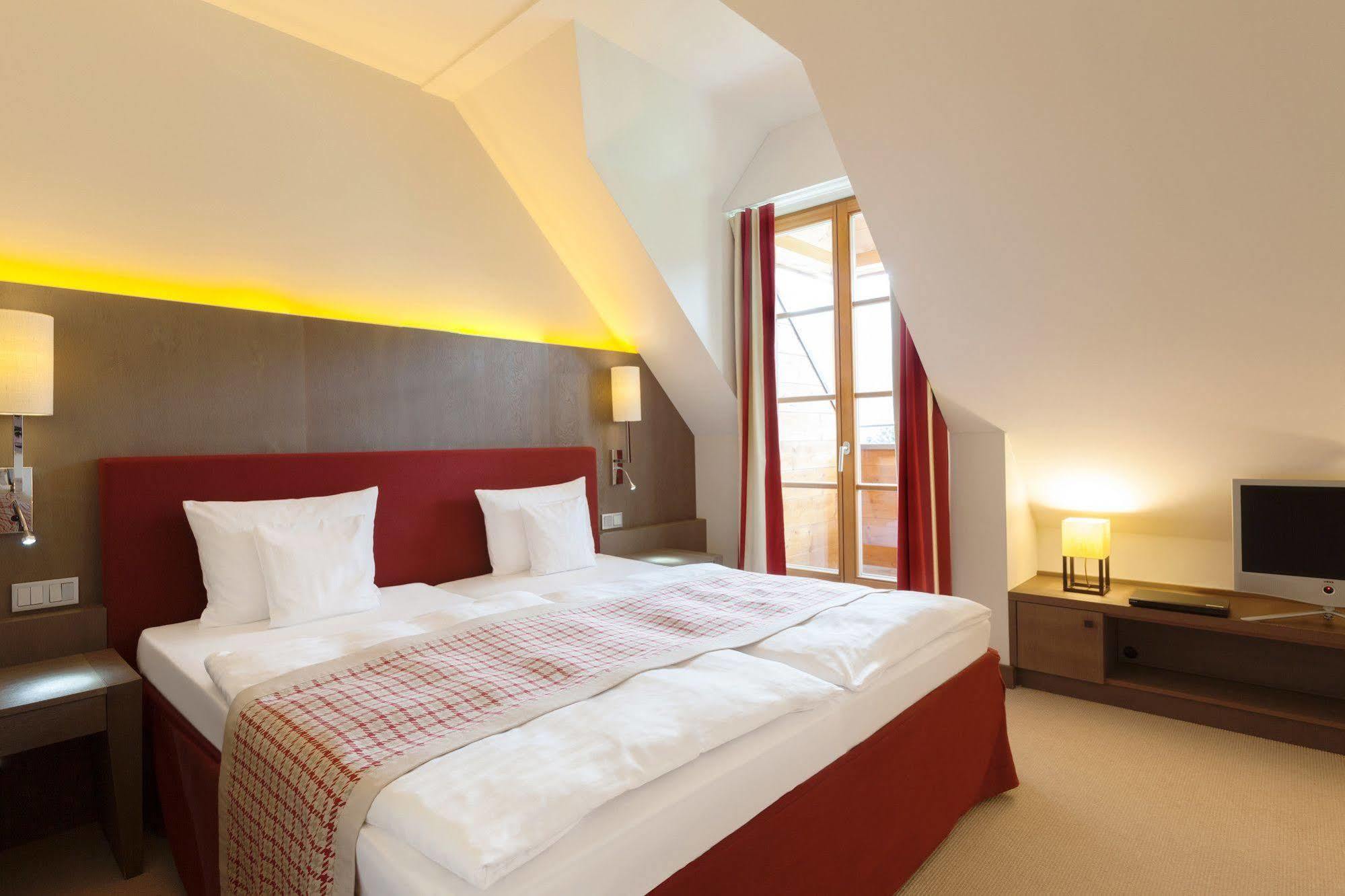 Schlosshotel Kitzbuehel A-Rosa Collection 외부 사진 A typical room at the Hotel Axelmannstein
