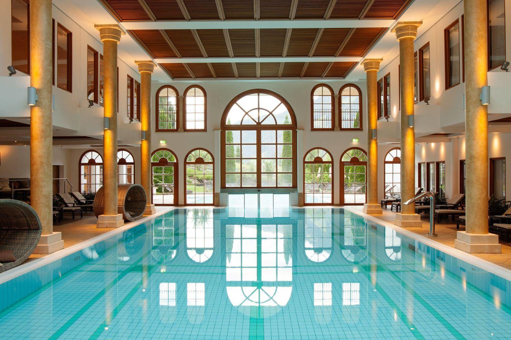 Schlosshotel Kitzbuehel A-Rosa Collection 외부 사진 The swimming pool at the Hotel