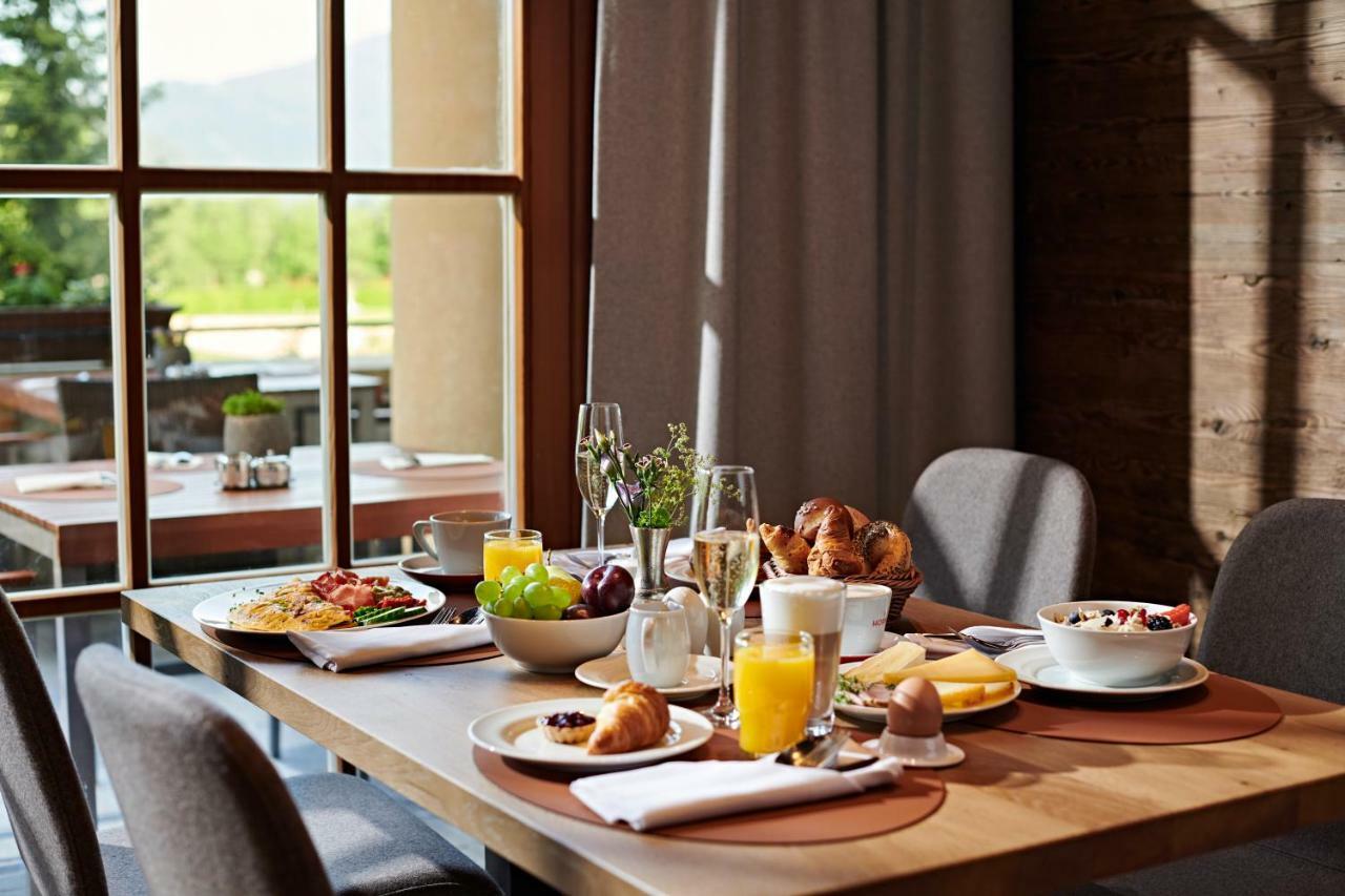 Schlosshotel Kitzbuehel A-Rosa Collection 외부 사진 Breakfast table